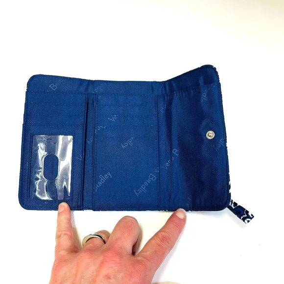 Vera Bradley RFID Wristlet Wallet Navy Petal Splash Floral Preppy Excellent Cond - Picture 4 of 6